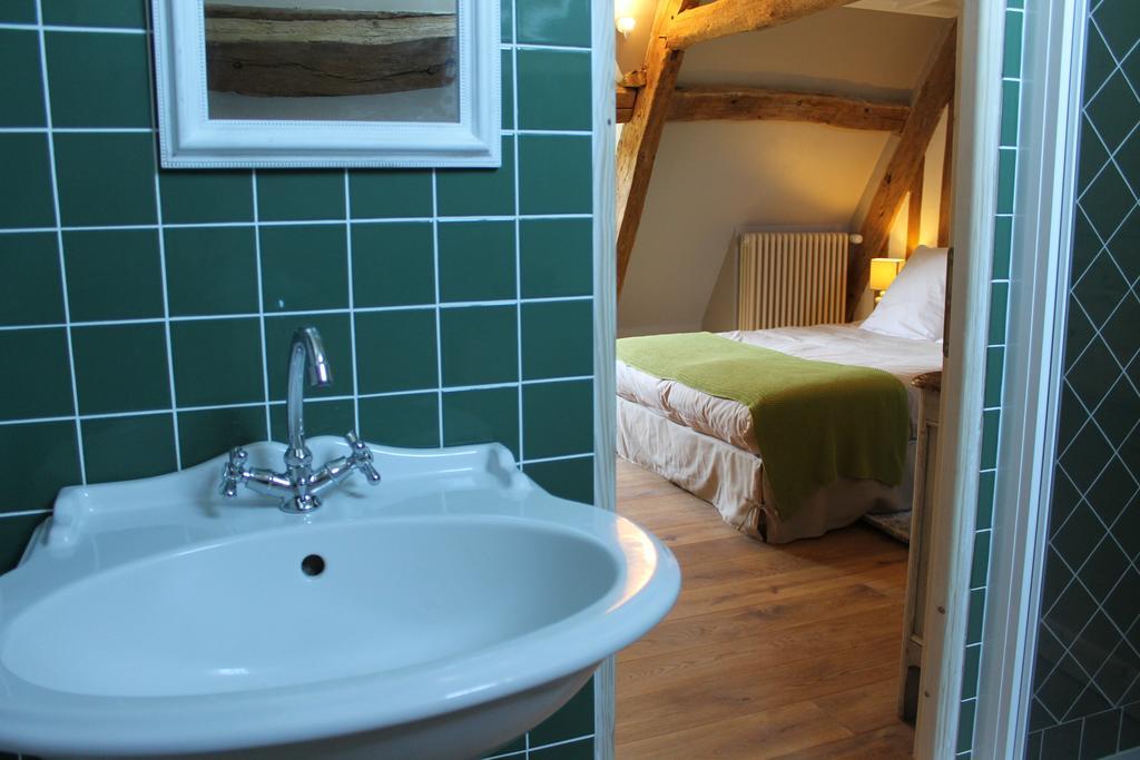 Bed and Breakfast Manoir De La Guerie à Ablon Chambre photo