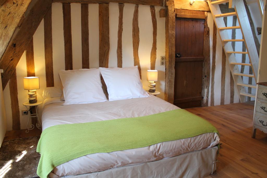 Bed and Breakfast Manoir De La Guerie à Ablon Chambre photo